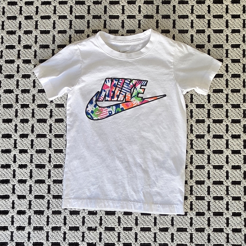 Nike Kids Multicolor Logo T-Shirt, Size 7